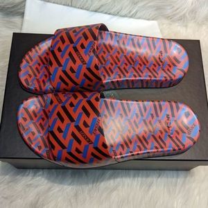 Versace Women's La Greca slides Sz 8 us 38